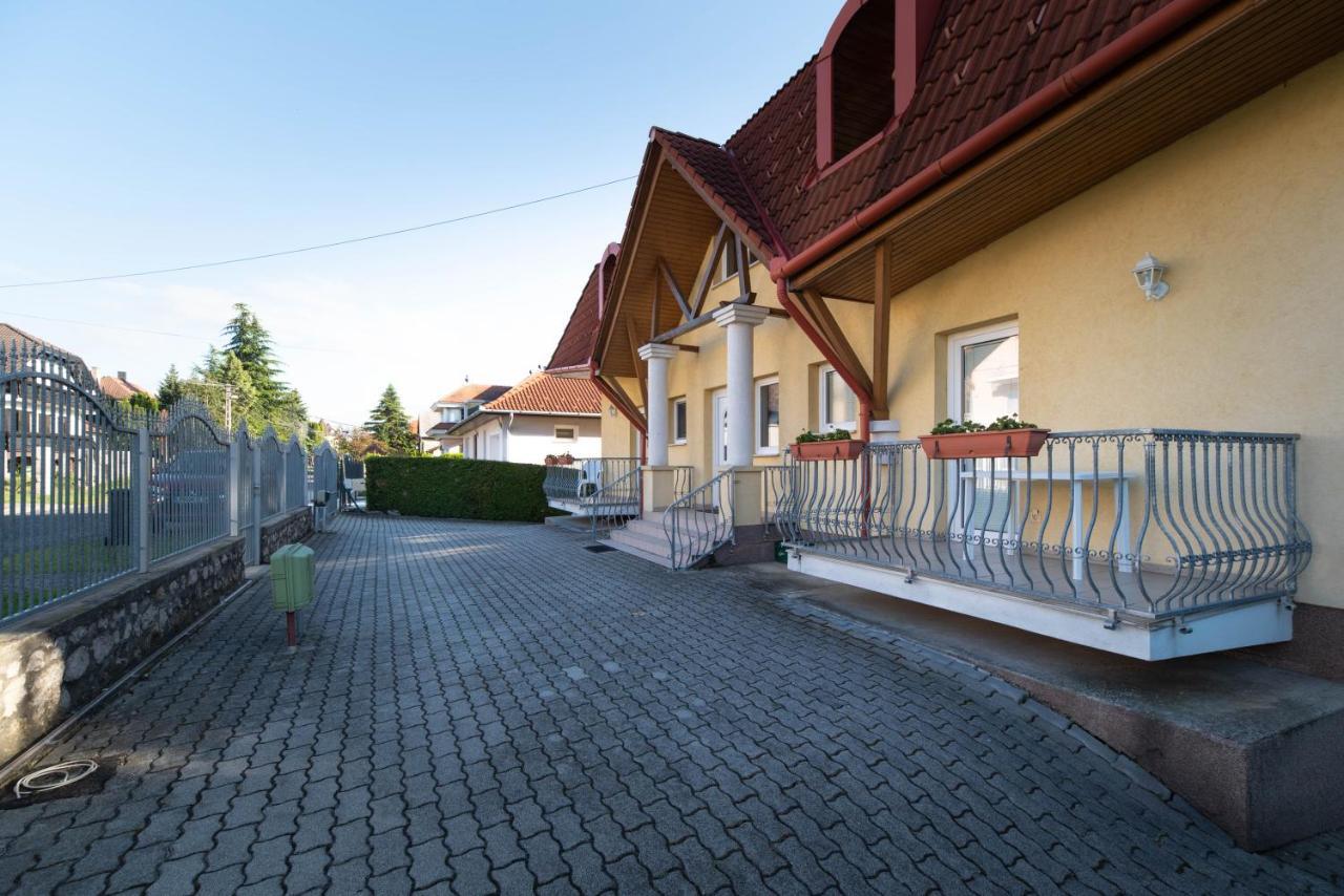 Lena Apartman Hévíz Buitenkant foto