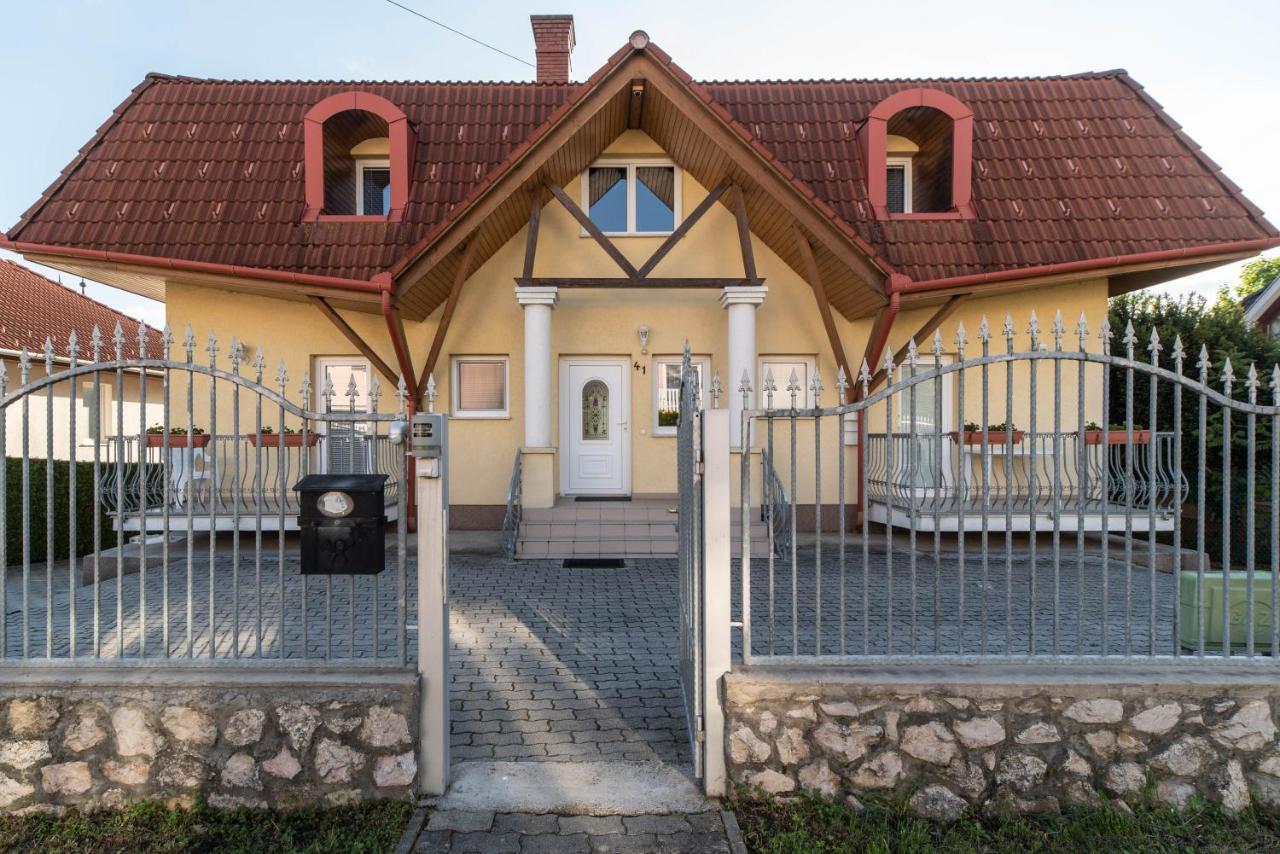 Lena Apartman Hévíz Buitenkant foto